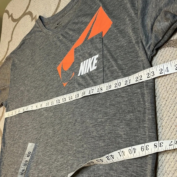 Nike dri-fit oversized gray training crop front pocket logo T-shirt - Picture 13 of 14